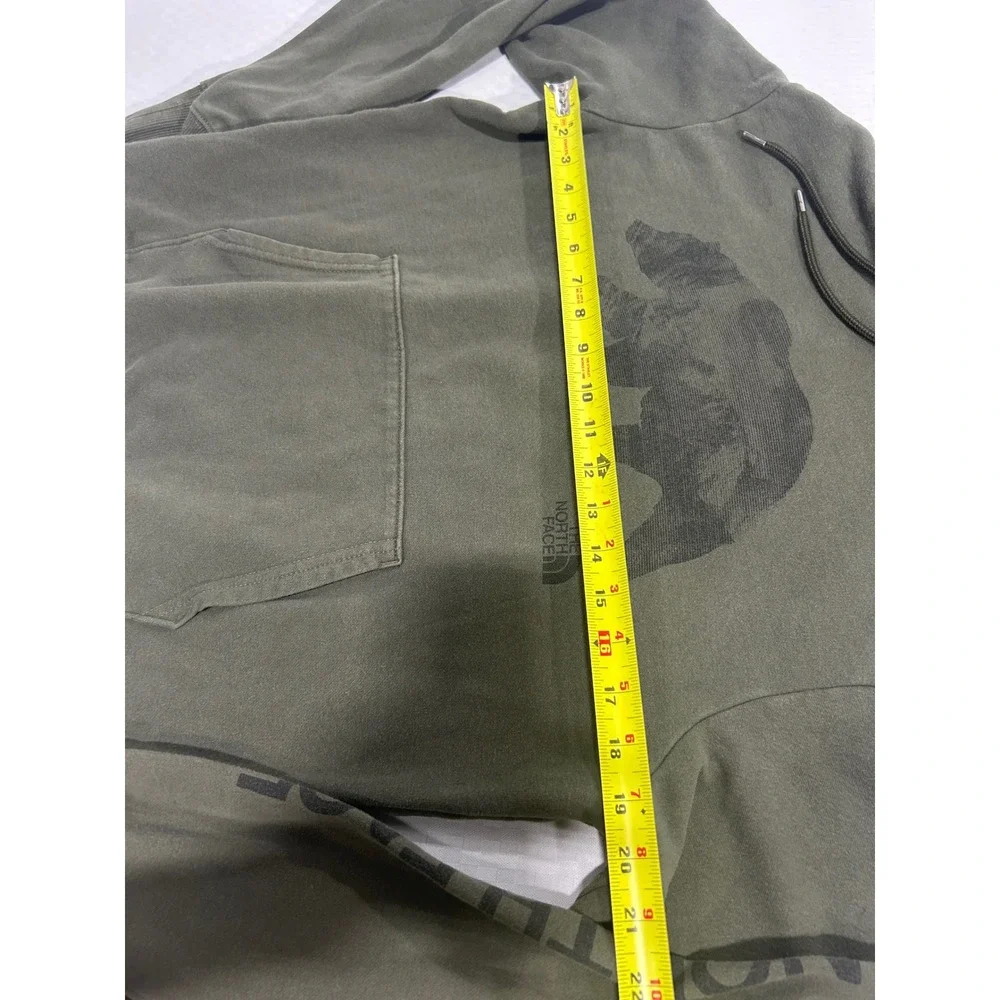 The North Face Mens Grizzly Bear Graphic Hoodie Olive Green Sleeve Logo Large